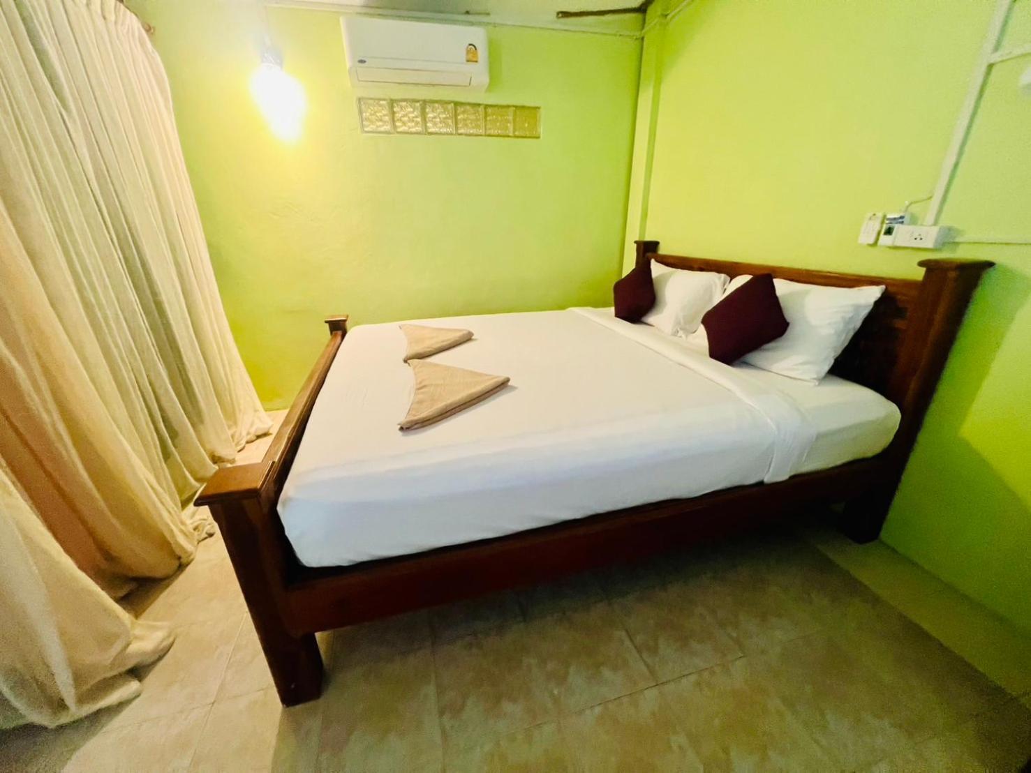 Khaosok Happy House Bed & Breakfast Khao Sok National Park ภายนอก รูปภาพ