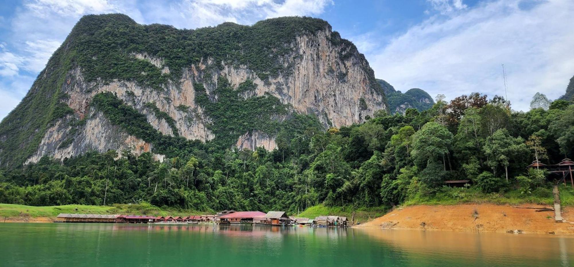 Khaosok Happy House Bed & Breakfast Khao Sok National Park ภายนอก รูปภาพ