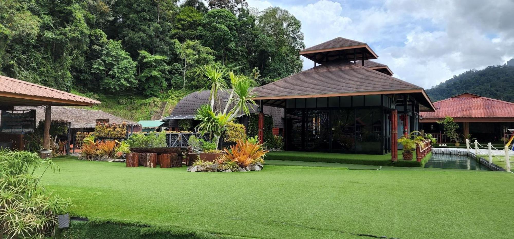 Khaosok Happy House Bed & Breakfast Khao Sok National Park ภายนอก รูปภาพ