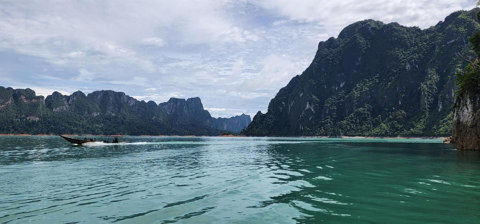 Khaosok Happy House Bed & Breakfast Khao Sok National Park ภายนอก รูปภาพ