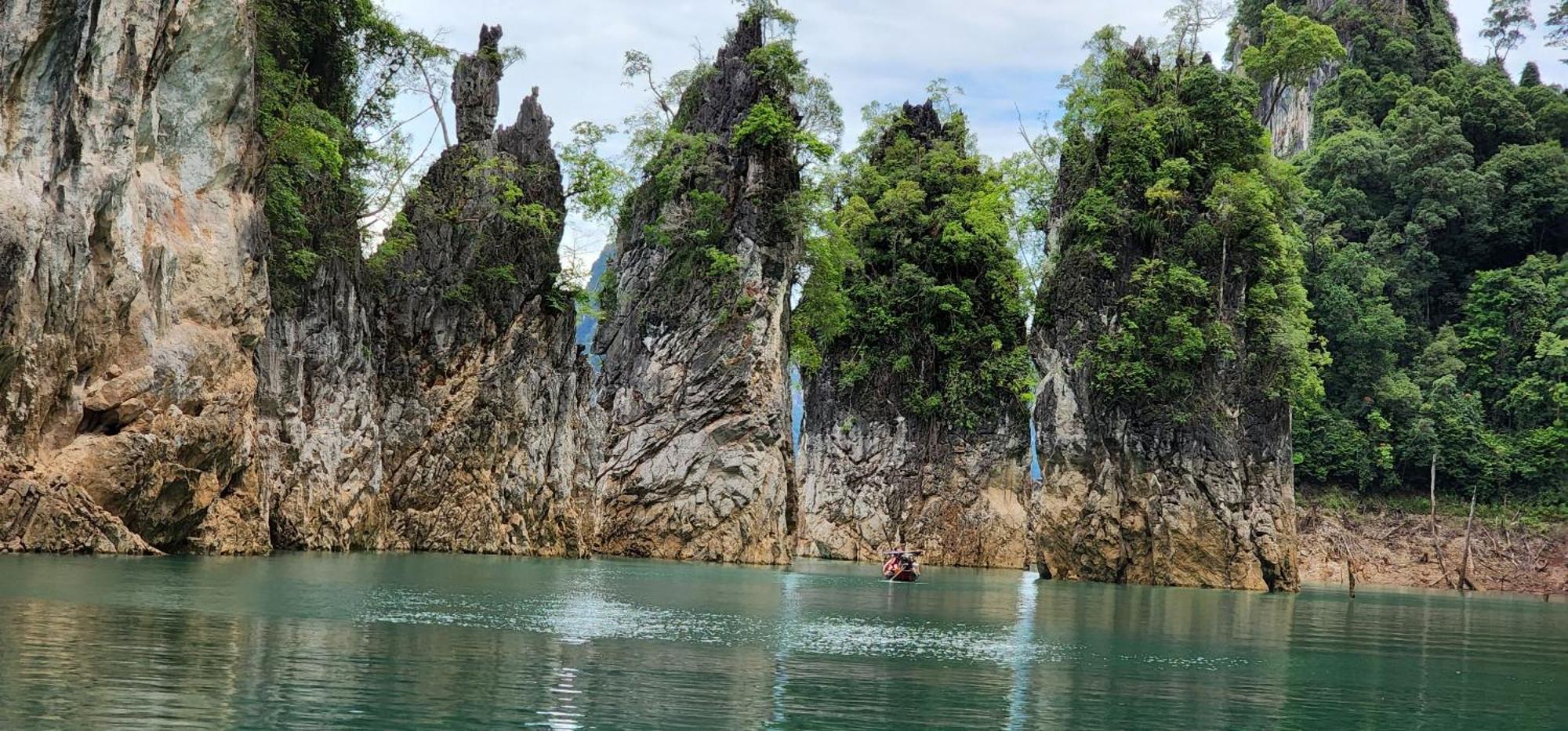 Khaosok Happy House Bed & Breakfast Khao Sok National Park ภายนอก รูปภาพ