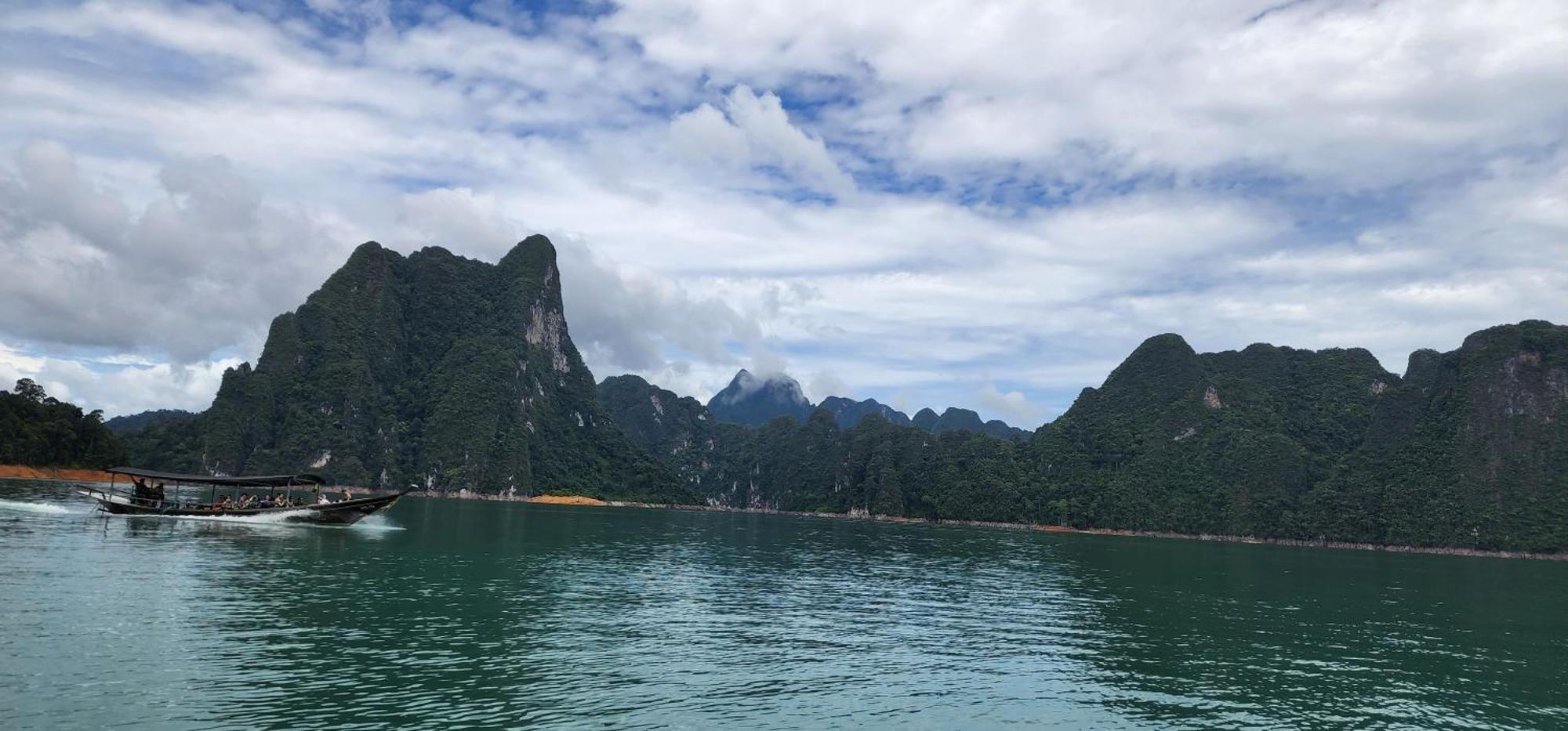 Khaosok Happy House Bed & Breakfast Khao Sok National Park ภายนอก รูปภาพ