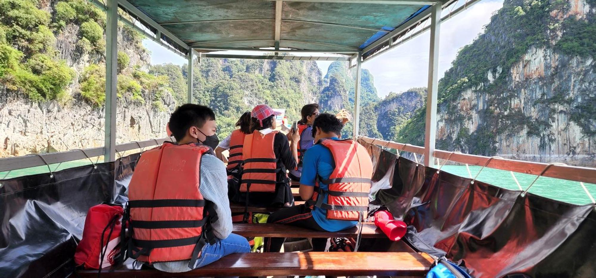Khaosok Happy House Bed & Breakfast Khao Sok National Park ภายนอก รูปภาพ